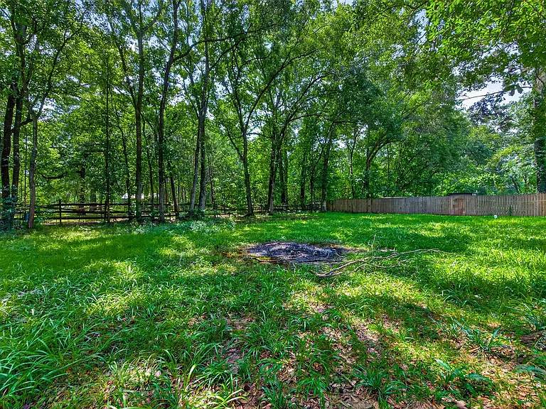 18747 Woodridge Dr — Photo 38