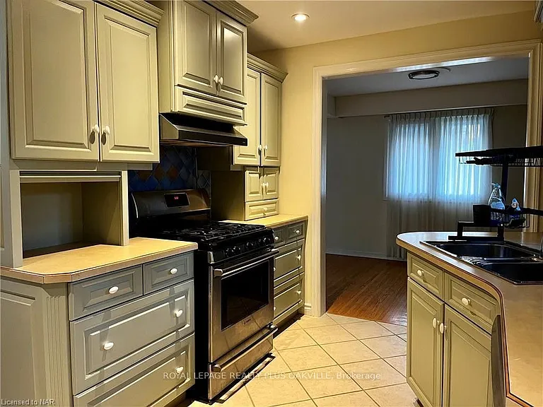 694 Niagara St #UPPER — Photo 8