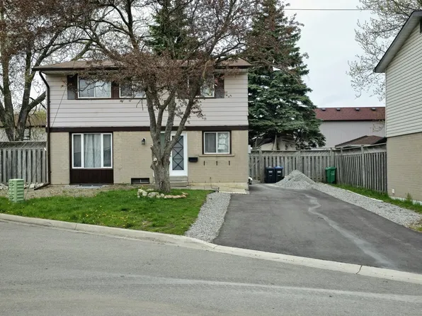 6 Grove Park Sq, Brampton, ON L6S 2K3