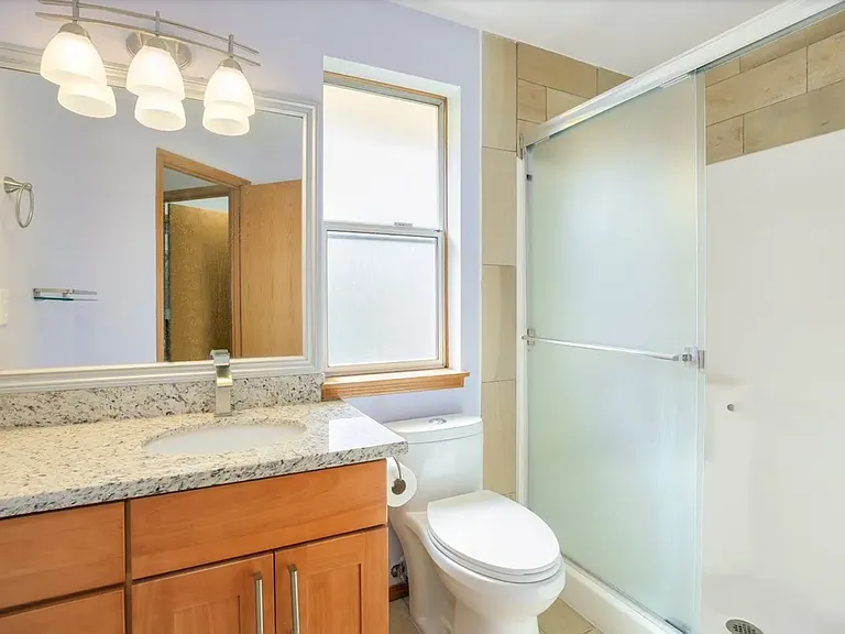 main bedroom bathroom