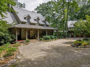 8 Yarrow Ln, Cashiers, NC 28736