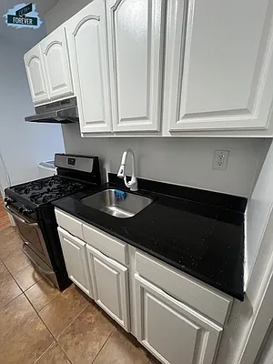 Rented by Fifth & Forever LLC | media 29