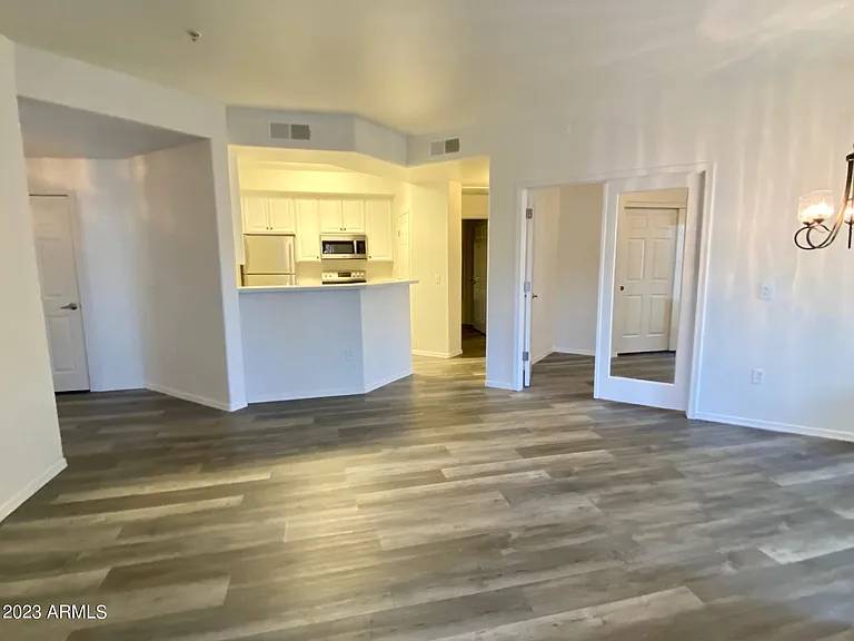 600 W Grove Pkwy #1066 — Photo 2