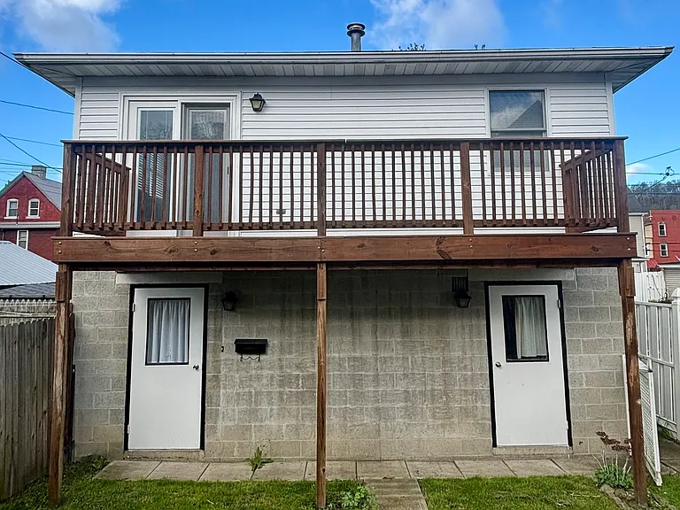 1033 Wilson Ave — Photo 6