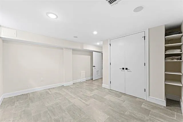 93 Pearsall Ave — Photo 18