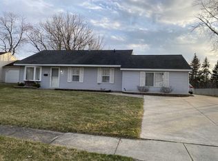 411 Stratford Ct, Streamwood, IL