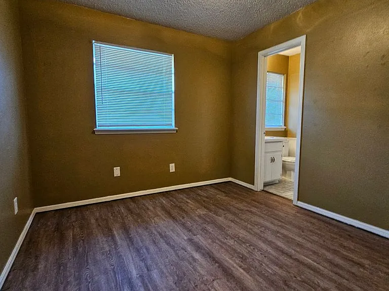 1428 Princeton Cir — Photo 16