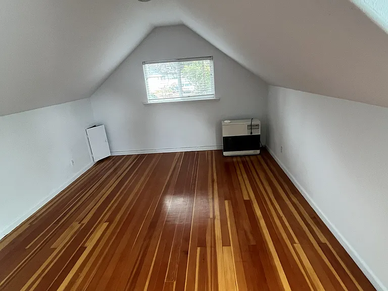 109 N B St — Photo 9