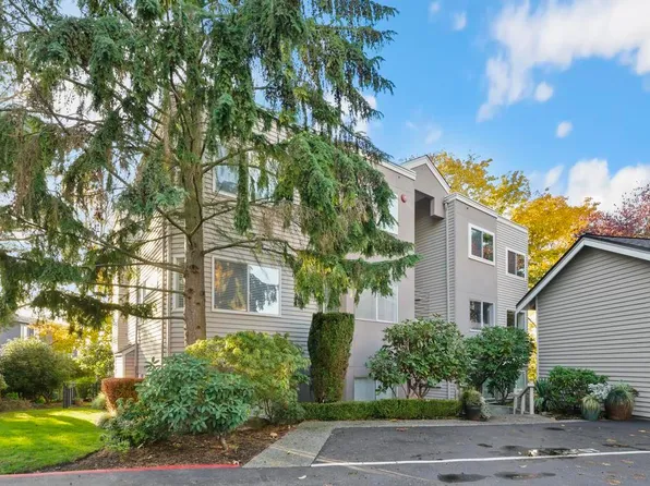 10834 NE 68th St APT B6, Kirkland, WA 98033