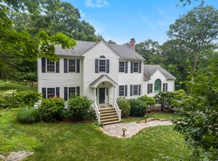 10 Applegate Ln, Monroe, CT 06468