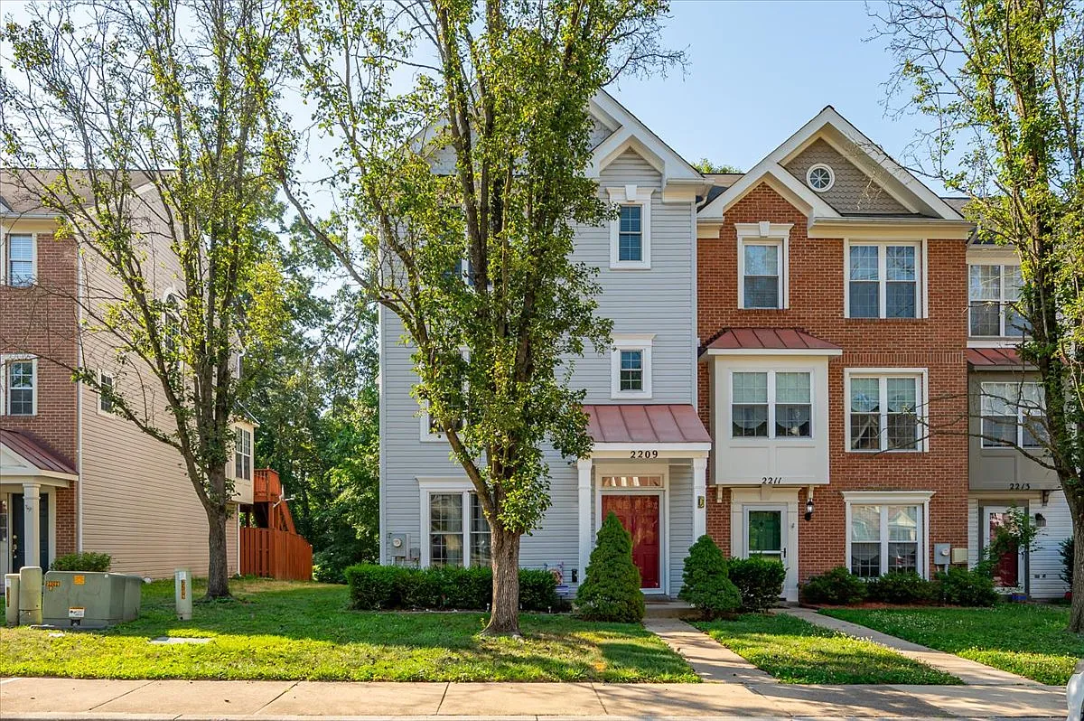 4 bed, 1996 sqft, $3,300 — Photo 1
