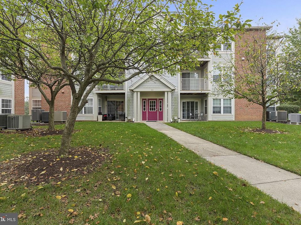 1st image of 308 Blue Water Ct Unit 102