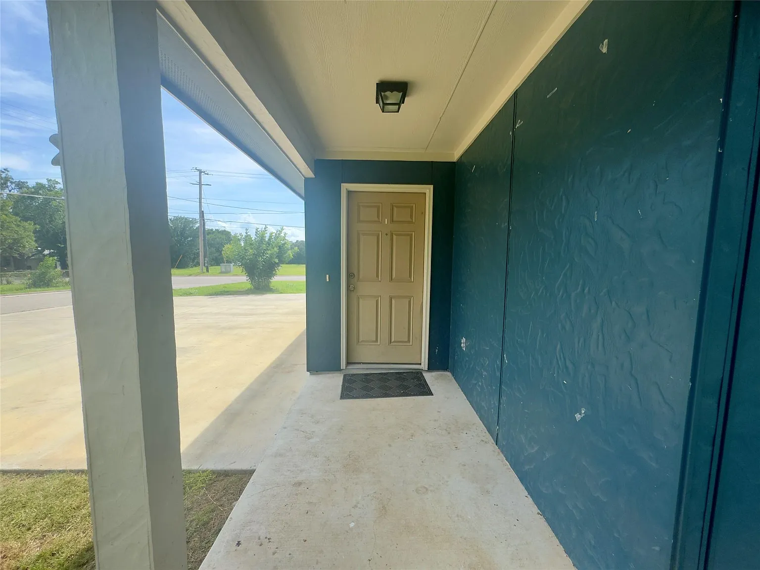 2 bed, 1.0 bath, 747 sqft, $1,100 — Photo 4
