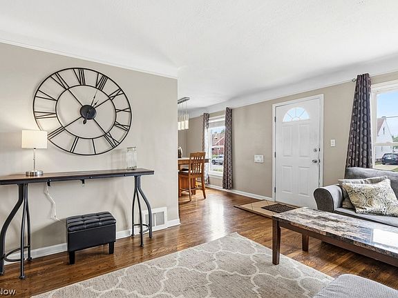 4th image of 8327 Renwood Dr