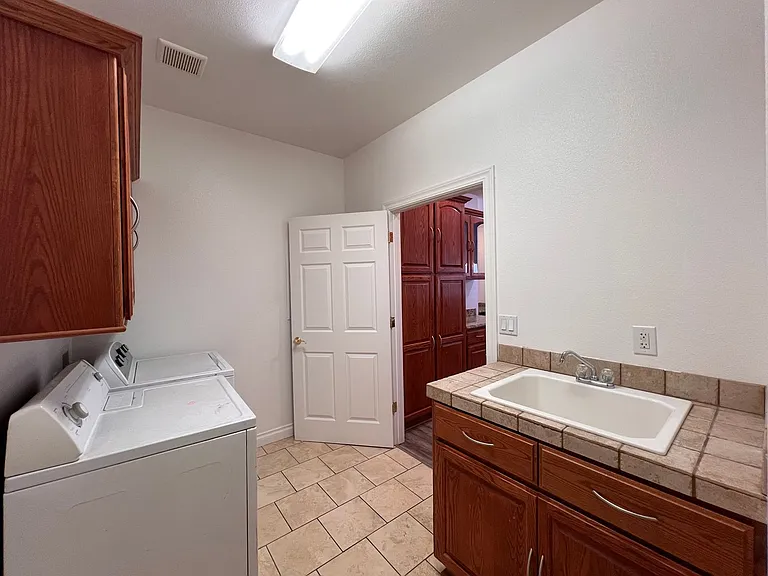 524 Discovery Dr — Photo 32