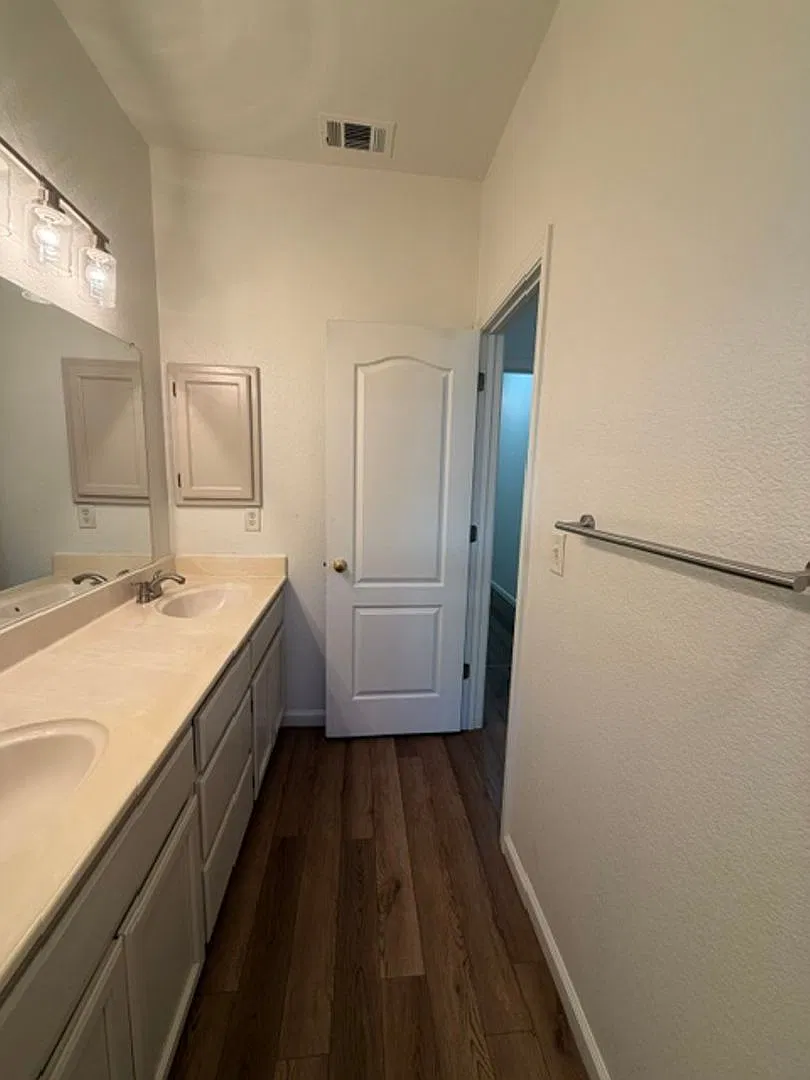 Move in Special - Sycamore Ranch 3 bedroom home — Photo 3