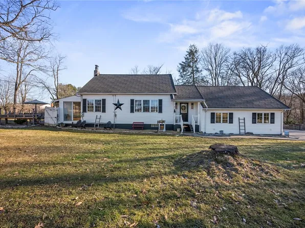 427 Preston Dr, Butler, PA 16001