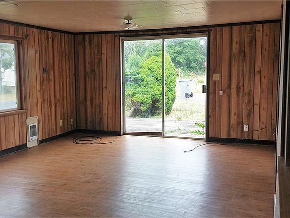 4th image of 715 Sherman St