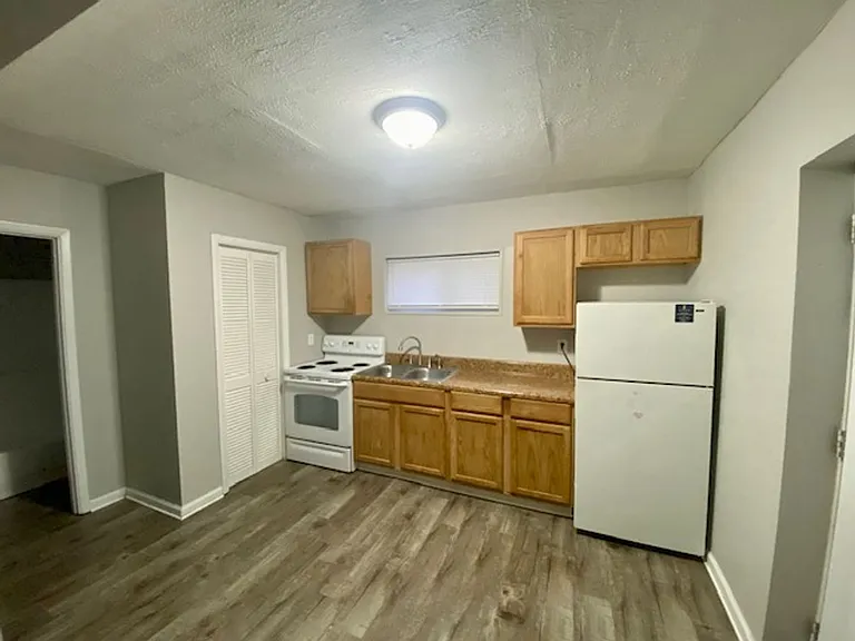 204 Courtyard Cir — Photo 101