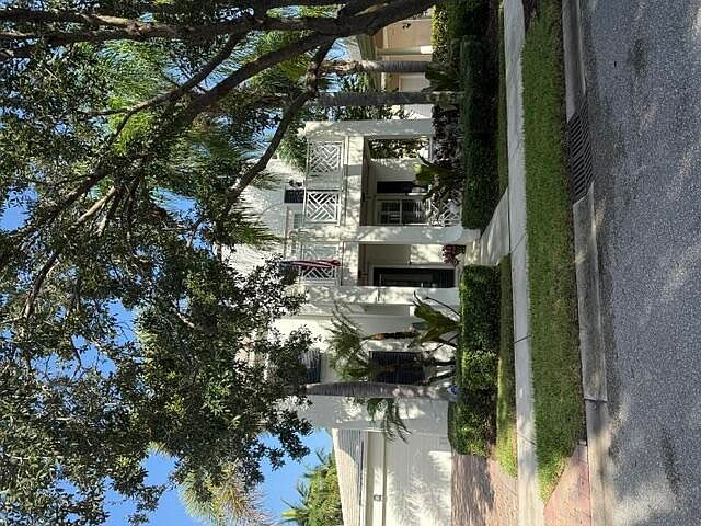 2nd image of 322 CARAVELLE Drive