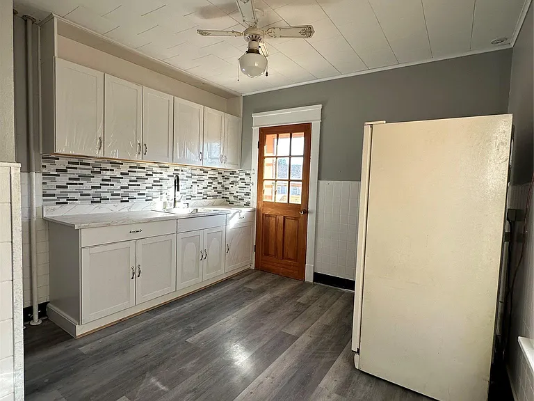 9 Elizabeth St #2 — Photo 3