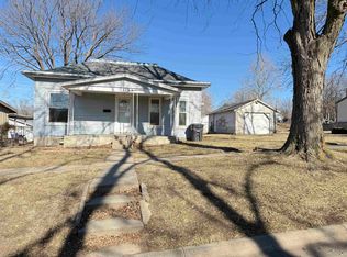 1105 Dexter St, Clay Center, KS 67432