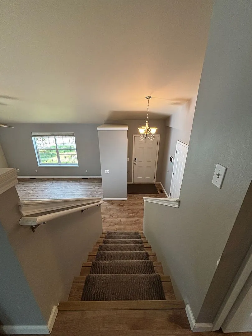 Spacious 4-Bedroom Home in the Heights with 2-Car Garage — Photo 4