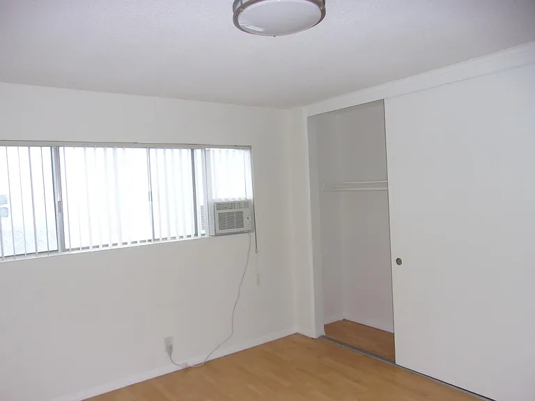 11334 Nebraska Ave — Photo 8