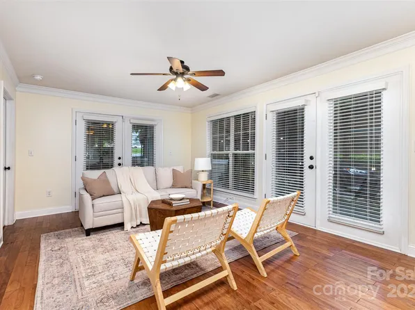 1136 W 1st St, Charlotte, NC 28202