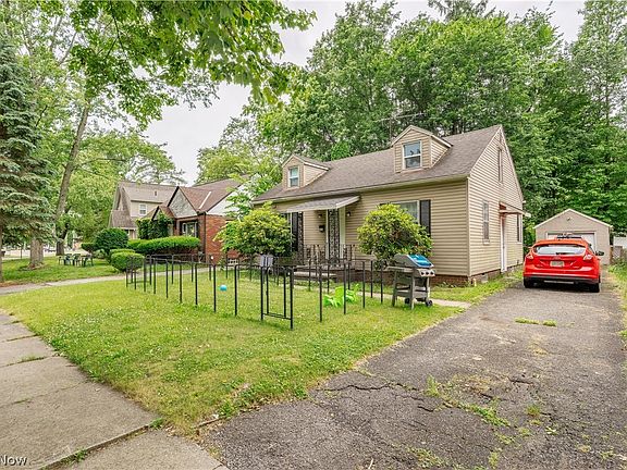 4th image of 892 Hayden Ave
