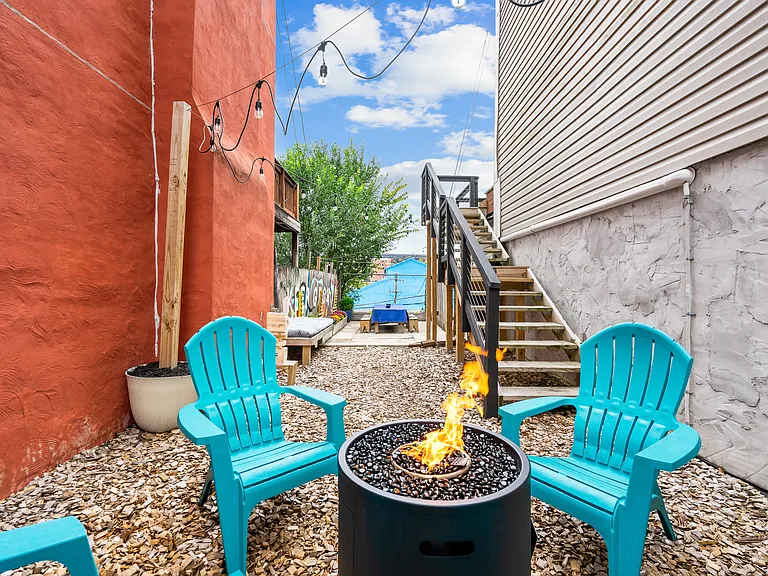 419 E Carson St — Photo 11