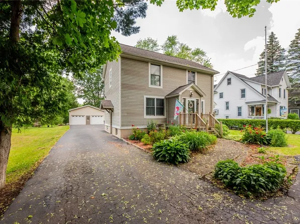 1695 Division St, Palmyra, NY 14522