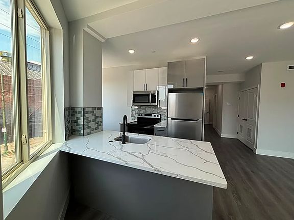 4th image of 675 N 41st St #4