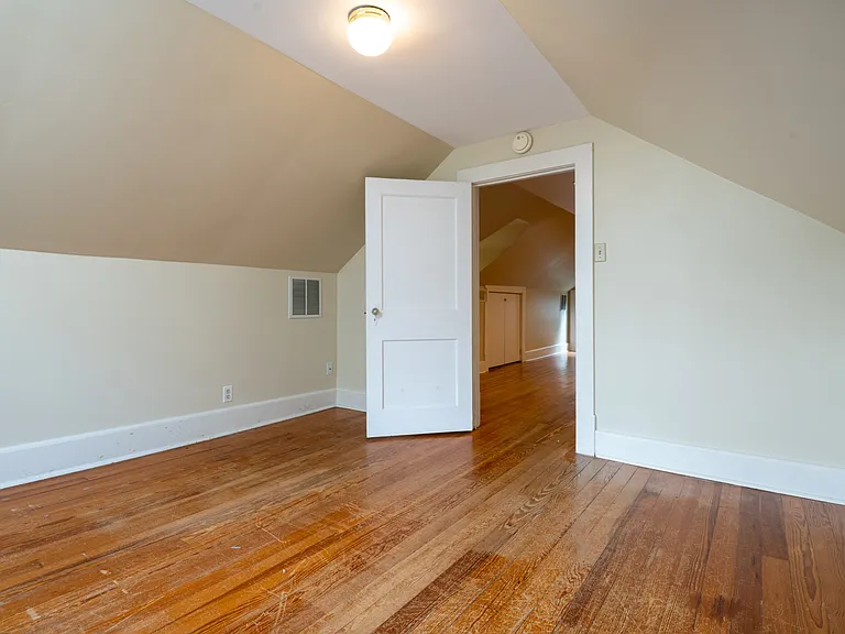 931 N Edgewood St — Photo 18