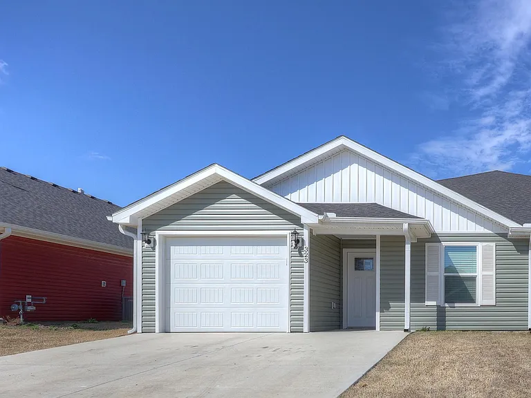 323 Alex Jordan Dr — Photo 2