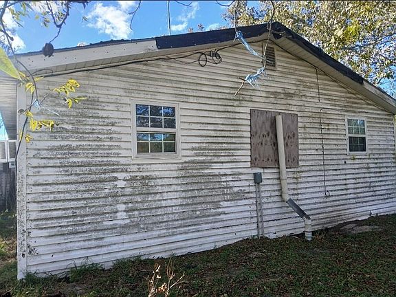 3rd image of 885 Bullock Rd
