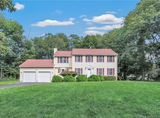 927 Mapledale Rd, Orange, CT 06477