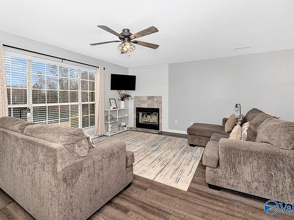 5th image of 299 Waters Edge Ln
