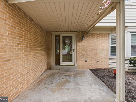 2nd image of 214 Brookside Cir