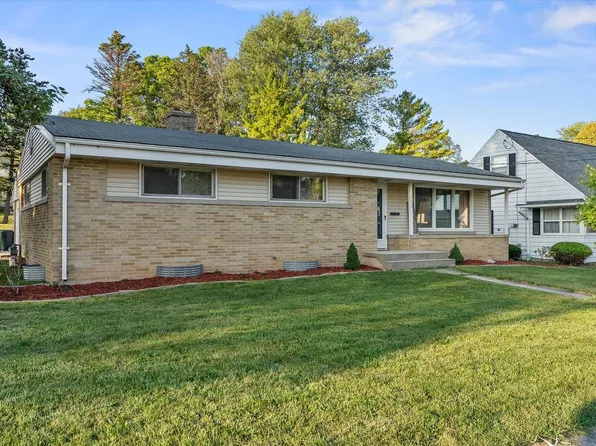 170 West Center AVENUE, Cedar Grove, WI 53013
