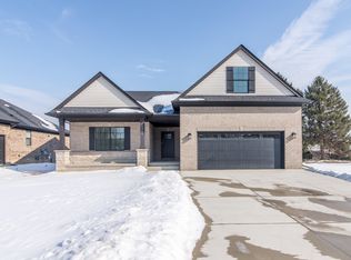 19360 Newburgh Rd, Livonia, MI 48152