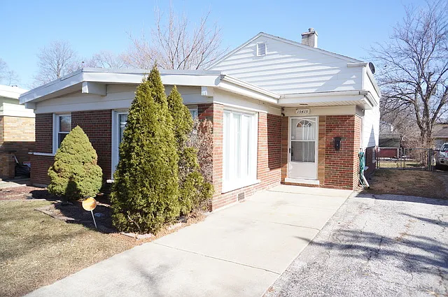 15415 Ellis Ave photo 1