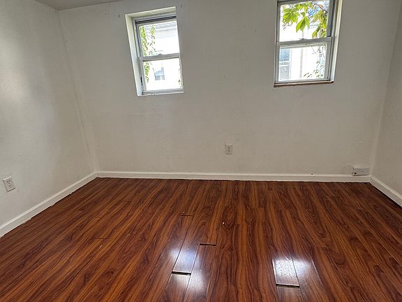 5th image of 1115 S Clifton St