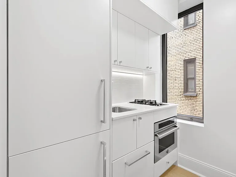 225 W 23rd St #2203G — Photo 1