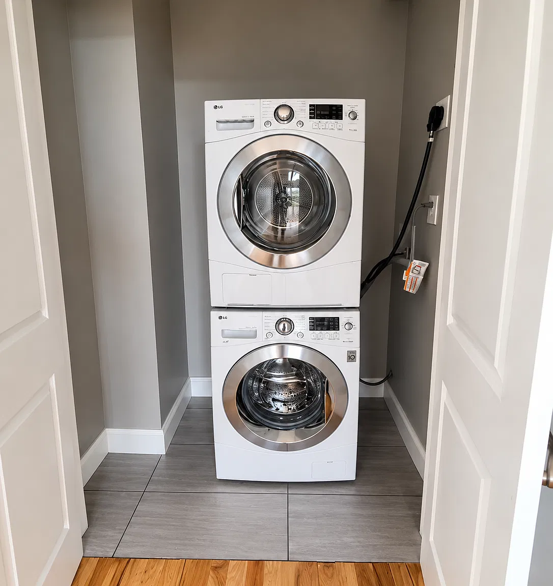 2 bed, 1000 sqft, $2,699 — Photo 3