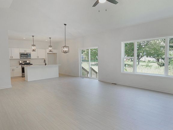 4th image of 402 Luann Kay Ln