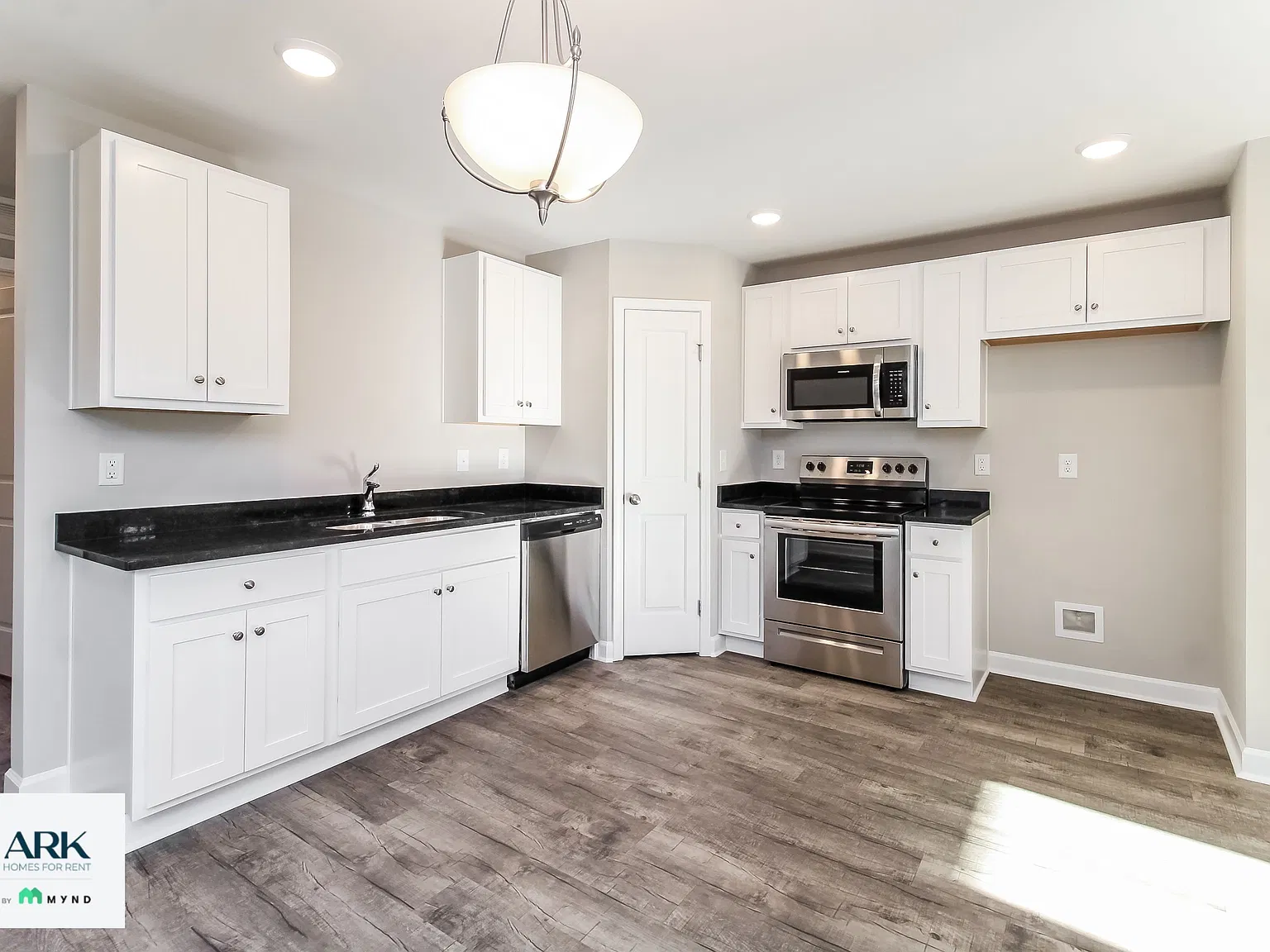 3 bed, 2.0 bath, 1176 sqft, $1,625 — Photo 3