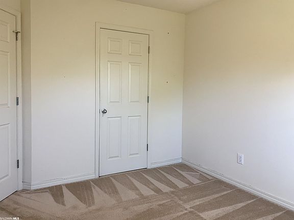 2nd image of 325 Savannah Ln