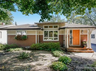 389 Grandview Ave, Glen Ellyn, IL 60137