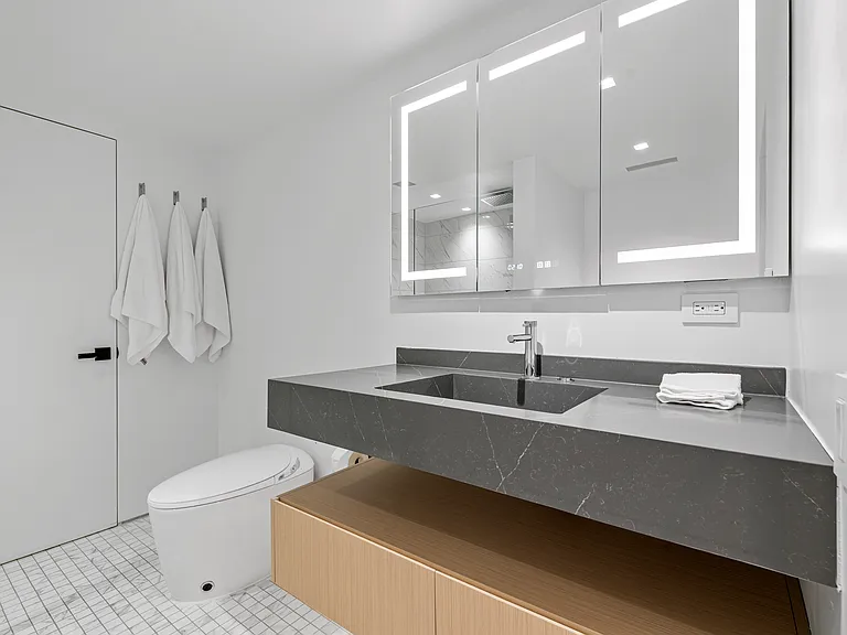 101 Montauk Blvd — Photo 35